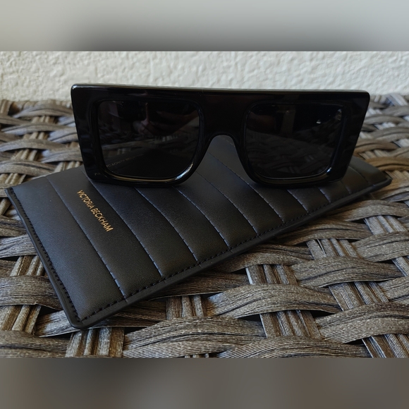 Victoria Beckham Flat Top Sunglasses 🖤